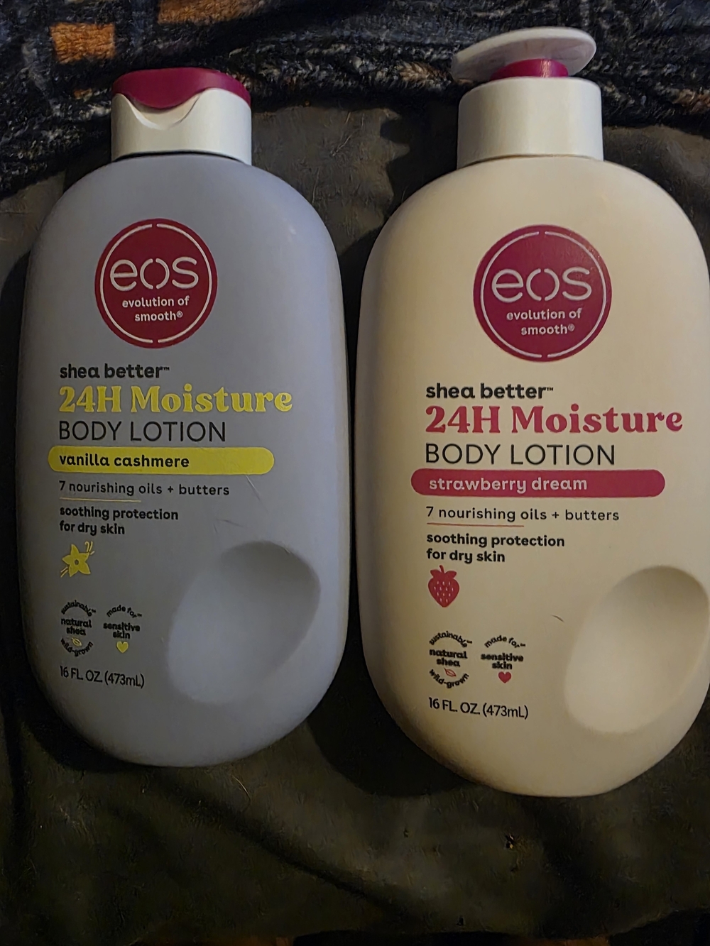 eos 24H Moisture Body Lotion Vanilla Cashmere & Strawberry Dream - Pink, White